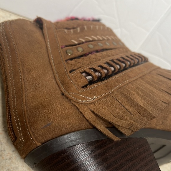 Mudd, Indian Style, Round Toe, Zip Up Back Ankle booties, Cognac, Size 7M - Picture 7 of 14